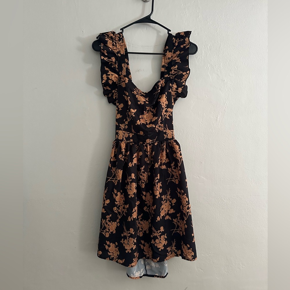 Size M yellow and black dress!